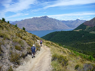 2016-01-02 13.48.05 P1040041 Philip - Simon and Brian heading down the track.jpeg: 4320x3240, 5534k (2016 Feb 08 13:47)