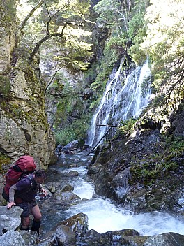 2016-01-04 10.00.51 P1040063 Philip - Simon in downstream gorge.jpeg: 3240x4320, 4619k (2016 Jan 04 10:00)