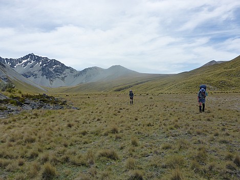 2016-01-06 13.16.46 P1000344 Simon - Brian and Philip arriving at Snowy Gorge Hut, looking back.jpeg: 4608x3456, 6272k (2016 Jan 06 13:16)