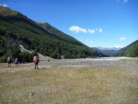 2016-01-08 11.22.05 P1040146 Philip - heading down the grassy terraces.jpeg: 4320x3240, 5730k (2016 Jan 08 11:22)