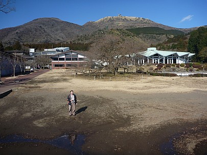 2016-03-02 14.53.52 P1020387 Adrian - Simon at Hakone-en.jpeg: 4000x3000, 6681k (2016 Mar 07 22:35)