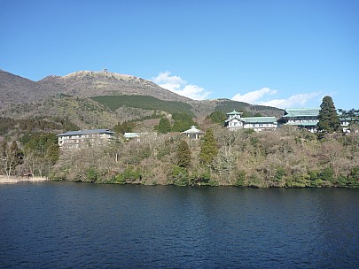 2016-03-02 15.09.24 P1020401 Adrian - Hakone-en from the lake.jpeg: 4000x3000, 6274k (2016 Mar 07 22:35)