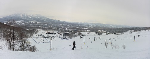Skiing Hirafu