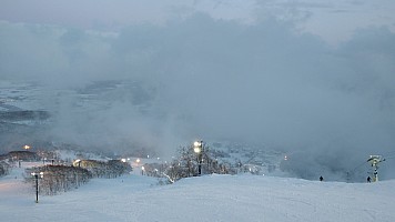 Skiing Niseko
