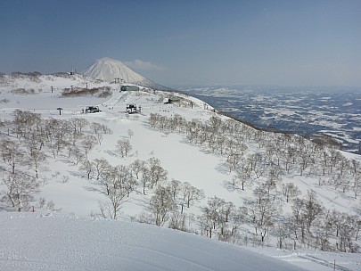 2016-02-28 13.27.53 P1000645 Simon - view of top of Niseko field.jpeg: 4608x3456, 6142k (2016 Feb 28 13:27)