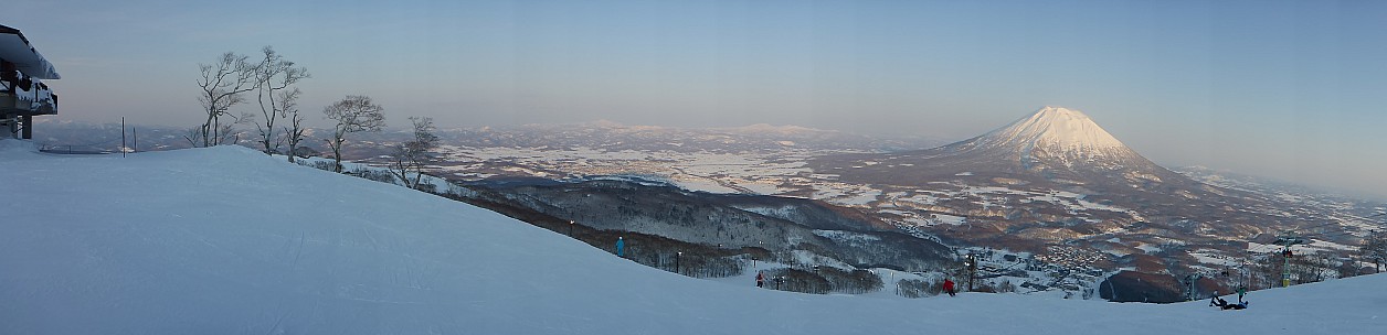2016-02-28 16.35.31 P1000702 Simon - view from Ace Hill Panorama.jpeg: 3536x856, 1580k (2016 Feb 28 16:35)