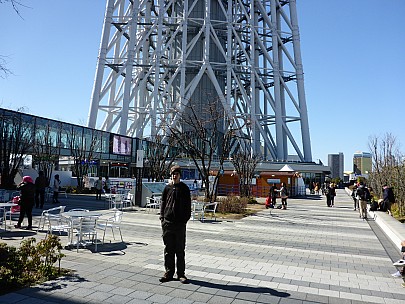 2016-03-01 11.16.37 P1000743 Simon - Adrian at foot of Skytree.jpeg: 4608x3456, 6456k (2016 Mar 01 11:16)