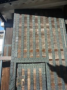 2016-03-01 14.46.51 P1020338 Adrian - Imperial Palace door.jpeg: 3000x4000, 5527k (2016 Mar 07 22:35)