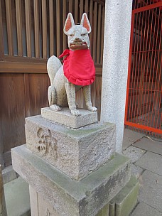 2017-01-11 13.21.04 IMG_8230 Anne - dog statue.jpeg: 3456x4608, 6618k (2017 Jan 26 18:34)