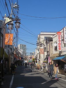 2017-01-12 12.10.36 IMG_8341 Anne - looking right from Yanaka Ginza.jpeg: 3456x4608, 5642k (2017 Jan 26 18:34)