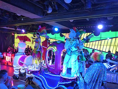 2017-01-12 19.12.53 P1010224 Simon - Robot Restaurant show.jpeg: 4608x3456, 6078k (2017 Jan 28 21:46)
