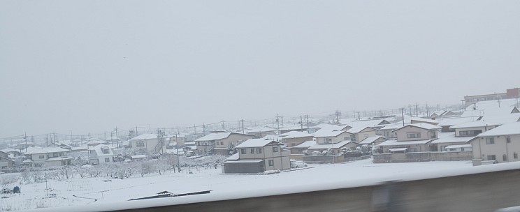2017-01-14 10.17.42 IMG_8544 Anne - view from Shinkansen_cr.jpeg: 4608x1882, 2125k (2017 Jan 26 18:35)