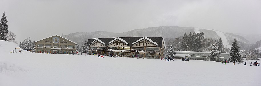 2017-01-15 16.15.55 Panorama Simon - Hikage Base buildings_stitch.jpg: 9887x3289, 22951k (2017 Feb 03 21:22)