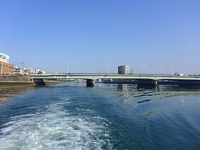 2017-01-21 10.20.03 P1010562 Simon - looking back up Ota River.jpeg: 4608x3456, 5947k (2017 Jan 29 10:22)