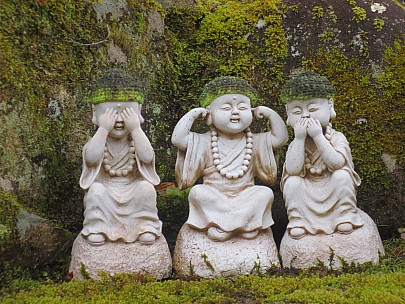 2017-01-21 16.41.17 IMG_9160 Anne - hear, see, speak no evil statue.jpeg: 4608x3456, 7623k (2017 Jan 26 18:36)