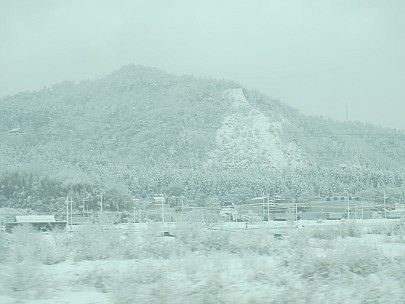 2017-01-23 10.55.43 IMG_9301 Anne - snowy view from train.jpeg: 4608x3456, 4500k (2017 Jan 26 18:37)