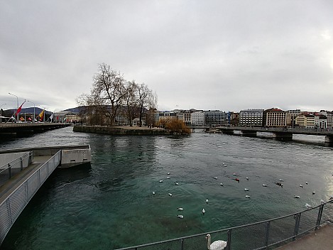 2018-01-19 16.03.24_HDR LG6 Simon - Rhône from Quai des Bergues_cr.jpg: 4020x3016, 3099k (2018 Jan 20 08:47)