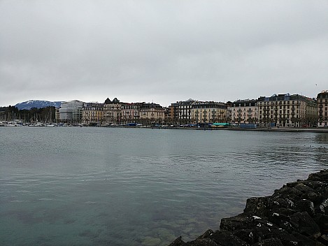 2018-01-20 12.11.05 LG6 Simon - Geneva across Lac Léman.jpeg: 4160x3120, 5424k (2018 Jan 21 20:59)