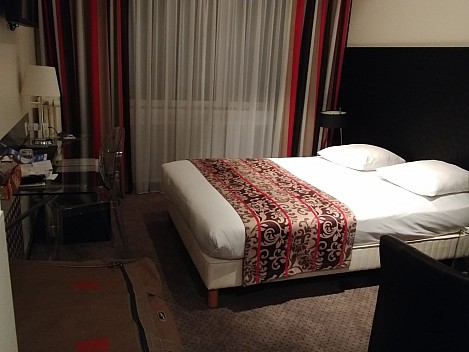 2018-01-20 22.47.13 LG6 Simon - my room.jpeg: 4160x3120, 2789k (2018 Jan 21 21:03)