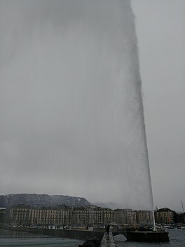 2018-01-20 12.05.54 LG6 Simon - Jet d'Eau and Geneva.jpeg: 3120x4160, 3799k (2018 Jan 21 20:54)