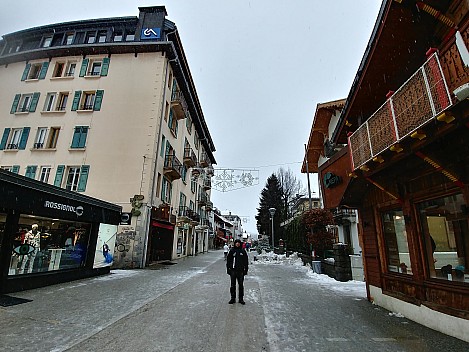 2018-01-21 13.44.28_HDR LG6 Simon - Jim on Rue du Dr Paccard_cr.jpg: 3907x2930, 3409k (2018 Jan 22 04:08)