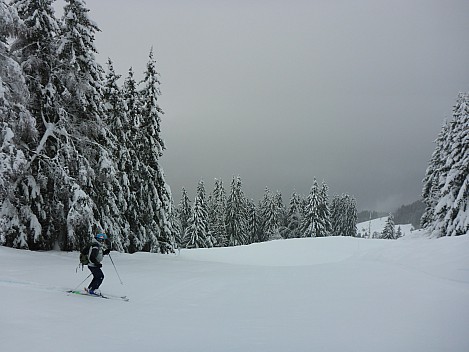 2018-01-22 10.33.58 P1010789 Simon - Jim skiing down Crozat.jpeg: 4608x3456, 6070k (2018 Feb 18 18:41)