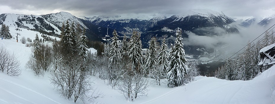 2018-01-22 14.17.33 P1010801 Simon - Chamonix view from Bellevue top station_stitch.jpg: 10078x3816, 38542k (2019 Aug 16 20:55)