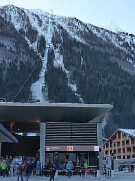 2018-01-24 09.16.34 P1010863 Simon - L'Aiguille du Midi base station.jpeg: 3456x4608, 5256k (2018 Feb 18 19:49)