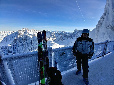 2018-01-24 10.58.54_HDR LG6 Simon - Jim on l'Aiguille du Midi bridge.jpeg: 4160x3120, 3619k (2018 Jan 25 04:56)