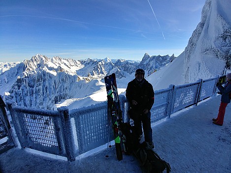 2018-01-24 10.59.17_HDR LG6 Simon - on l'Aiguille du Midi bridge.jpeg: 4160x3120, 3835k (2018 Jan 25 04:56)