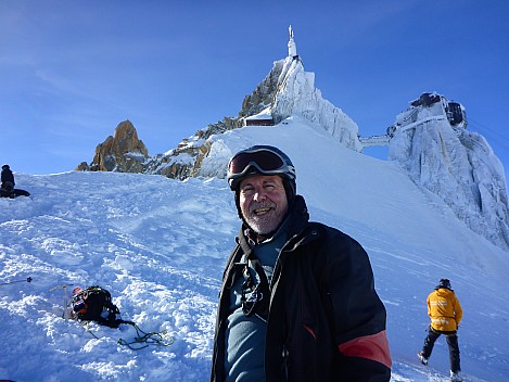 2018-01-24 12.04.24 P1010892 Simon - looking back to arete de l'Aiguille du Midi.jpeg: 4608x3456, 6015k (2018 Feb 18 19:52)