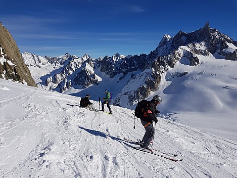 2018-01-24 12.24.02 Jim - Simon and group on Vallée Blanche névé.jpeg: 4032x3024, 4838k (2018 Mar 10 17:18)