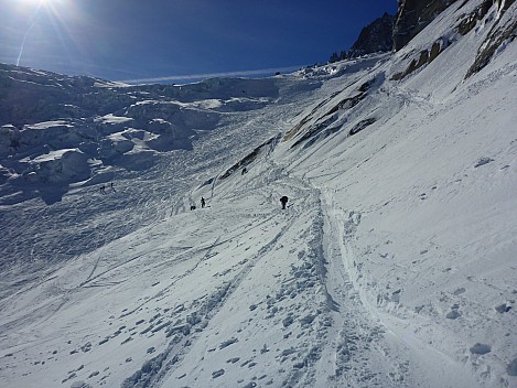 2018-01-24 12.50.01 P1010912 Simon - glacier and track to refuge.jpeg: 4608x3456, 5950k (2018 Feb 18 19:52)