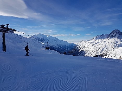 2018-01-25 10.31.21 Jim - Simon at top of Autannes.jpeg: 4032x3024, 3653k (2018 Mar 10 17:18)