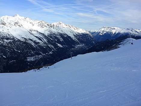 2018-01-25 12.39.34 P1010954 Simon - looking down Tête de Balme to Vallorcine.jpeg: 4608x3456, 5920k (2018 Mar 10 10:16)