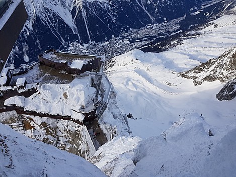 2018-01-25 16.02.12 Jim - view from l'Aiguille du Midi lookout of station and Chamonix.jpeg: 4032x3024, 5162k (2018 Mar 10 17:20)