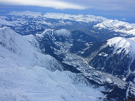 2018-01-25 16.53.19 P1010971 Simon - view from l'Aiguille du Midi don Chomonix Valley.jpeg: 4608x3456, 5882k (2018 Jan 25 16:53)