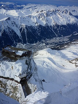 2018-01-25 16.55.22 P1010975 Simon - l'Aiguille du Midi station.jpeg: 3456x4608, 5367k (2018 Jan 25 16:55)