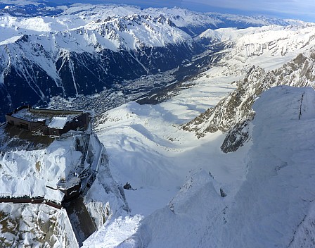 2018-01-25 16.55.22 Panorama Simon - l'Aiguille du Midi station and Glacier des Pèlerins_stitch.jpg: 5933x4665, 25634k (2018 Mar 19 19:11)