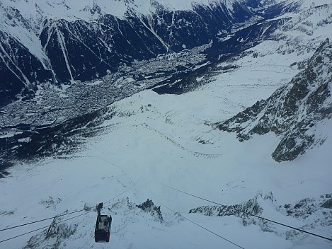 2018-01-25 17.28.40 P1010982 Simon - view down Aiguille du Midi lift.jpeg: 4608x3456, 5941k (2018 Jan 25 17:28)