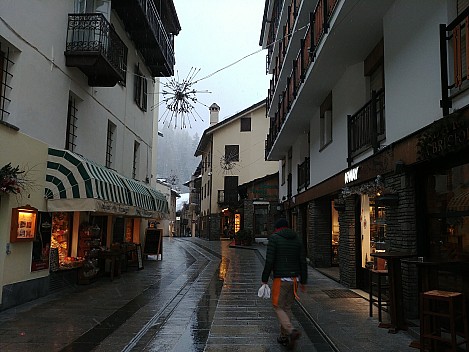 2018-01-26 16.27.21_Burst22 LG6 Simon - Courmayeur street.jpeg: 4160x3120, 3265k (2023 Jan 31 08:37)