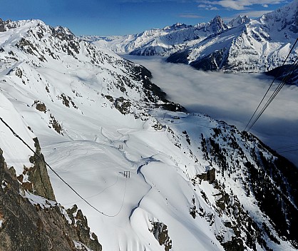 2018-01-27 12.16.32 LG6 Simon - Le Brévent gondola_stitch.jpg: 5345x4496, 3258k (2023 Jan 31 17:32)