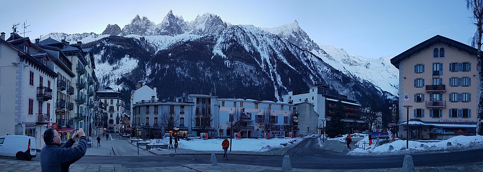 2018-01-28 09.00.36 Jim - view from Place de l'Église_stitch.jpg: 8031x2867, 20318k (2018 Jun 26 22:35)