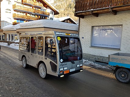 2018-01-29 15.34.28 Jim - Zermatt taxi.jpeg: 4032x3024, 4952k (2018 Mar 10 17:34)