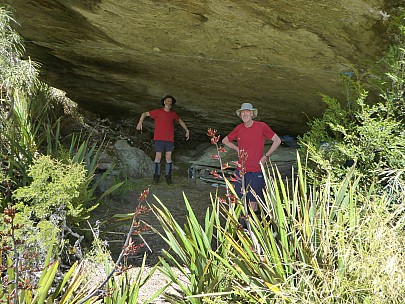 2019-01-14 15.10.29 P1020423 Simon - Brian and Bruce at Paringa Rock Biv.jpeg: 4608x3456, 6104k (2019 Jun 20 21:11)