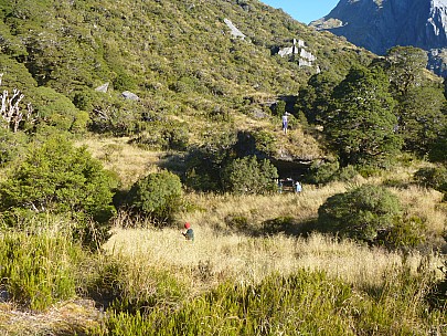 2019-01-14 19.30.40 P1000597 Jim - setting up mountain radio.jpeg: 4320x3240, 4840k (2019 May 10 21:46)