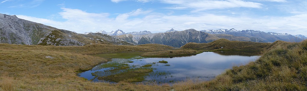 2019-01-16 17.14.58 Panorama Jim - Murdock Tarns_stitch.jpg: 10094x3005, 26009k (2019 May 10 21:46)