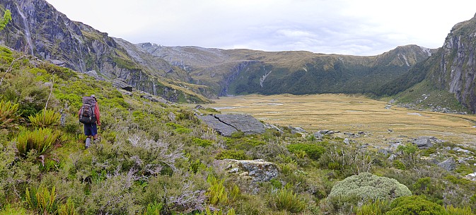 2019-01-17 15.16.42 Panorama Simon - Bruce sidling at 1,000m_stitch.jpg: 7406x3344, 25794k (2019 Jun 20 21:11)