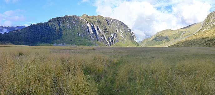 2019-01-18 08.30.50 Panorama Simon - Marks Flat from the head_stitch.jpg: 6920x3055, 18593k (2019 Jun 20 21:11)