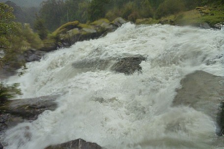 2019-01-19 16.48.09 P1050776 Philip - the flooded side creek that stopped us.jpeg: 4320x2880, 4777k (2019 Jun 24 21:12)